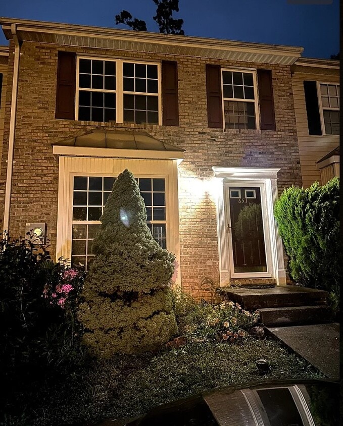 Primary Photo - 651 Stonewall Dr