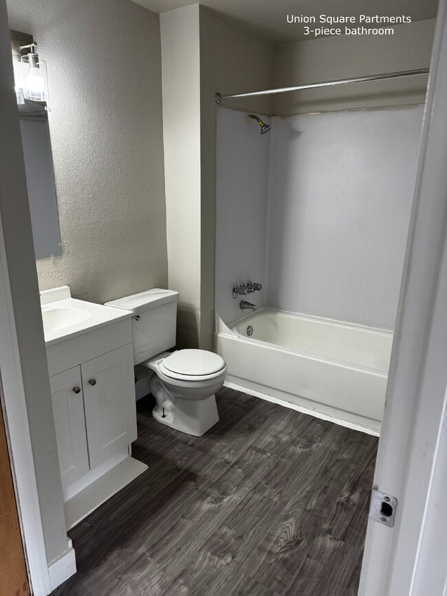 Building Photo - "Cozy 1-Bedroom Retreat in Lakewood with M...
