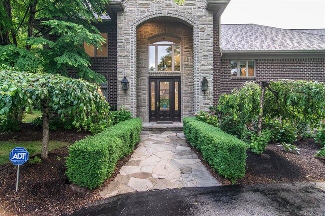 Building Photo - 3930 Mt Vernon Dr