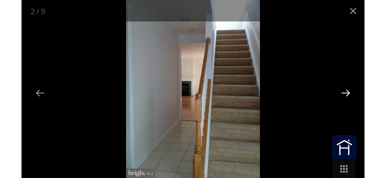 Entrance 2 levels unit - 303 Prettyman Dr