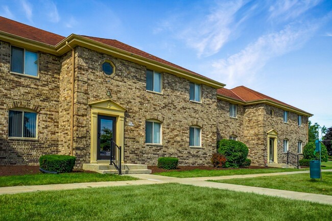 Stone Point Apartments - W180n8526 Town Hall Rd Menomonee Falls, Wi 