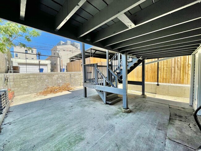 Building Photo - 2424 W Iowa St