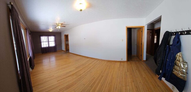 Building Photo - Small town living!