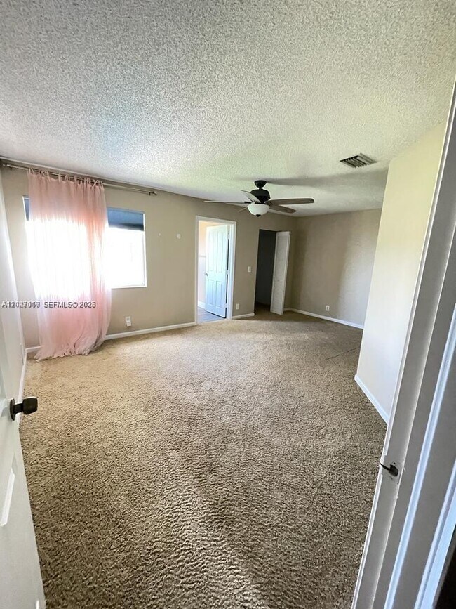 Building Photo - 558 Stonemont Dr