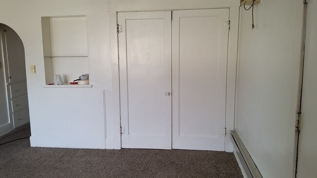 Building Photo - 310 6th St