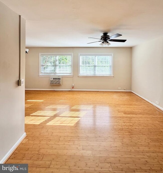 Building Photo - 3359 Martha Custis Dr