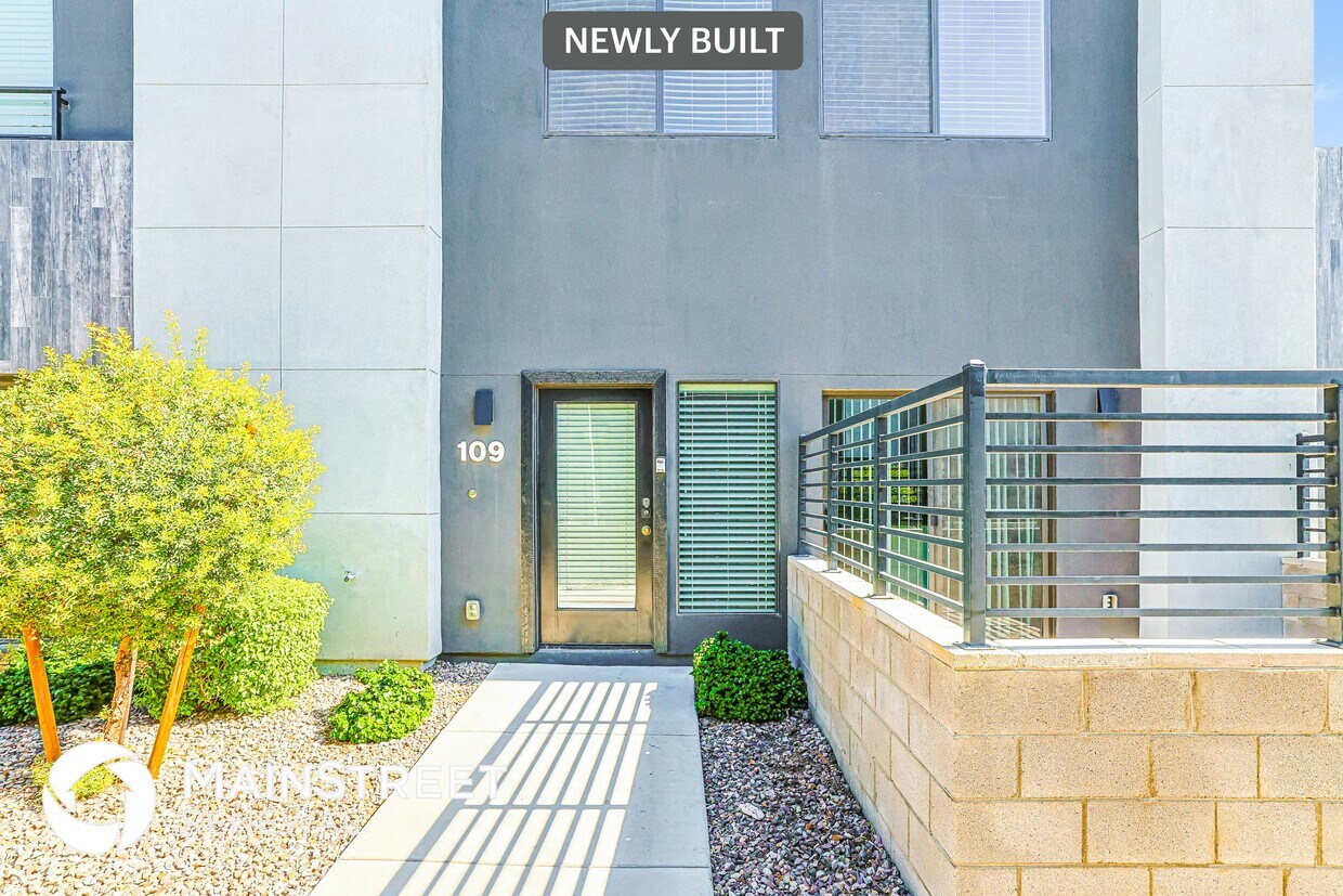 Primary Photo - 1119 S Stapley Dr