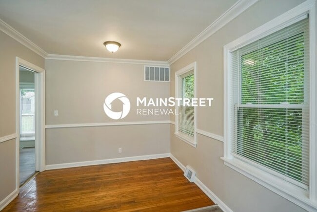 Photo - 4 Bedroom Pet-Friendly Home in LOUISVILLE, KY with Main Street Renewal