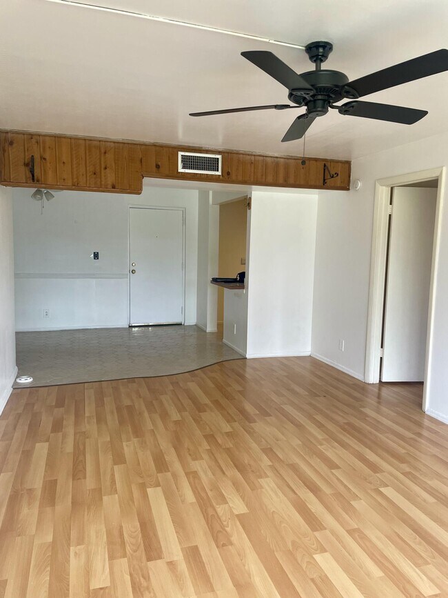 Building Photo - 460 NW 20th St