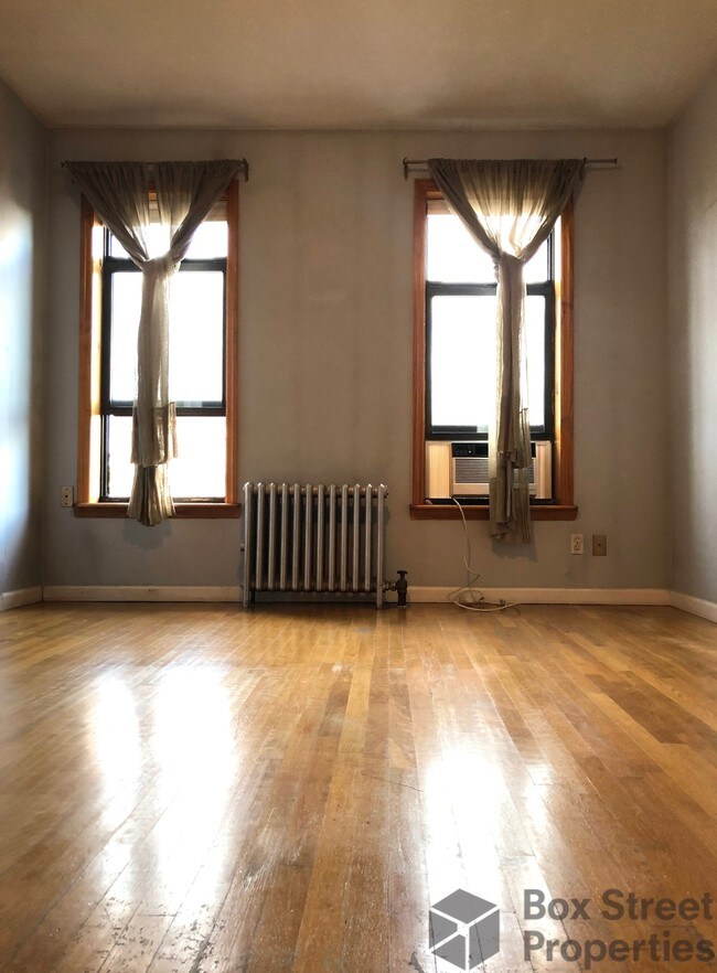 Building Photo - 674 Manhattan Ave