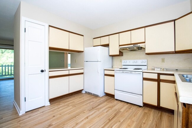 Building Photo - Two Bedroom Apartment