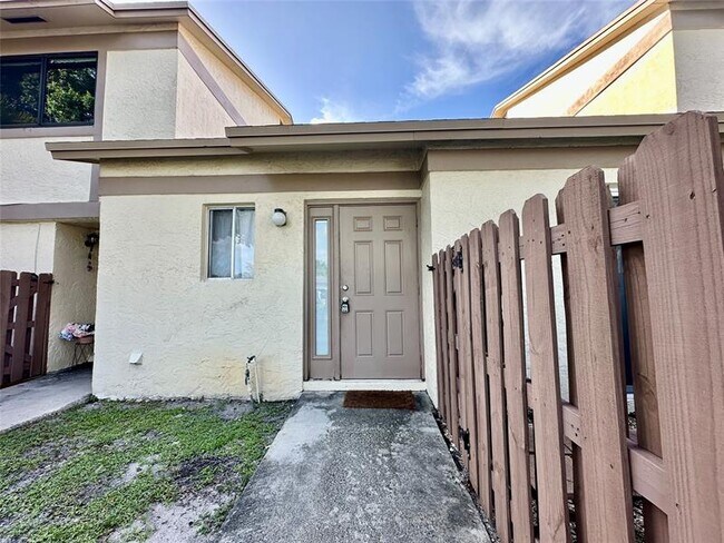 Foto del edificio - 10875 NW 29th Manor