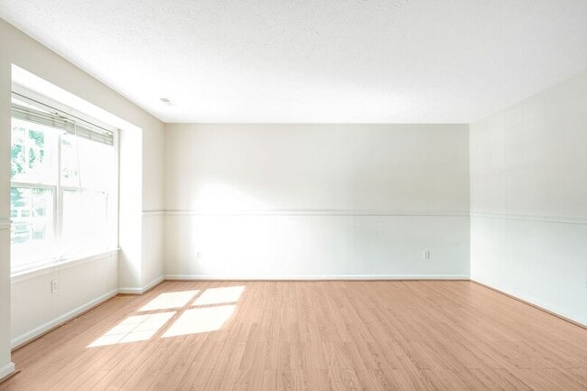 Foto del edificio - 10502 Guilderland Ct