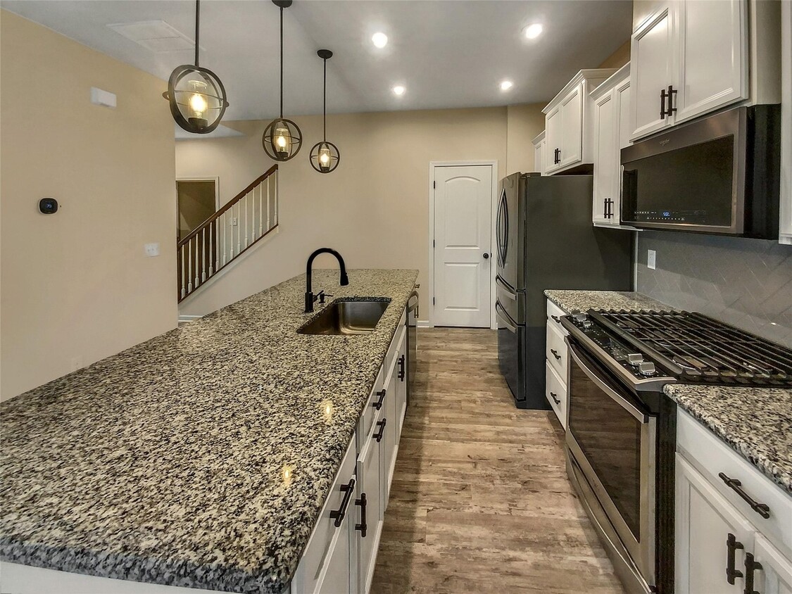 Foto principal - 11052 Chalkbark Ln