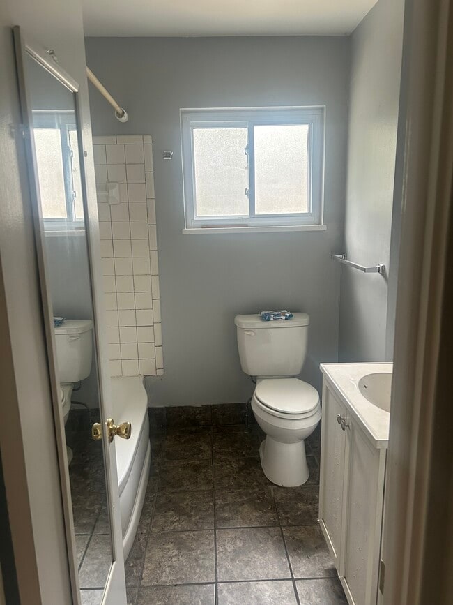 Building Photo - 715 Newport Pl