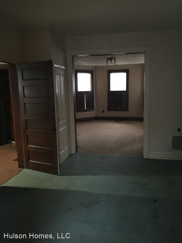 Building Photo - 222 2nd Ave