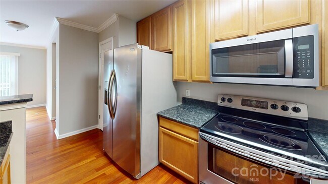 Building Photo - 537 Donatello Avenue