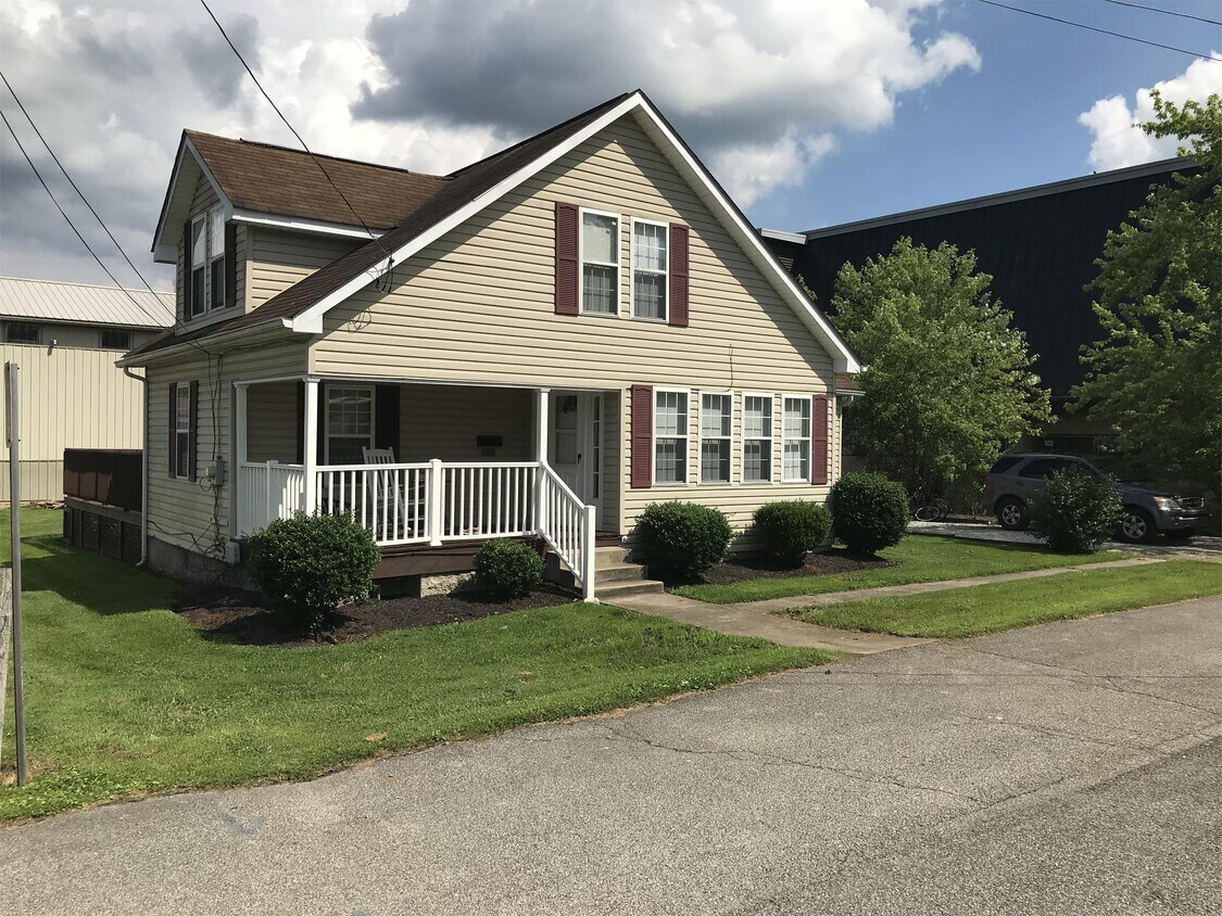 Foto principal - 831 Cecil St