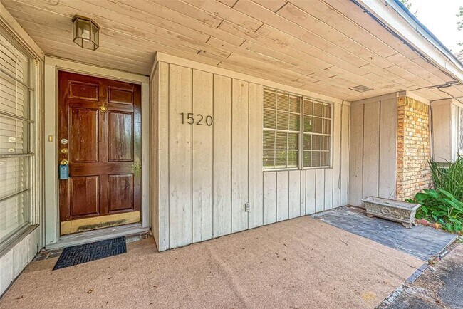Foto del edificio - 1520 Pine Grove Dr
