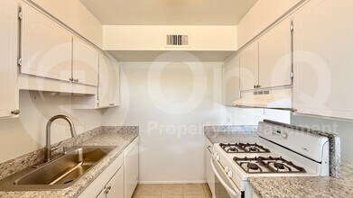 Building Photo - 12602 N 21st Ave