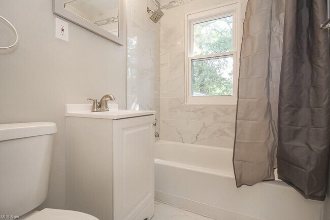 Foto del edificio - 797 E 212th St