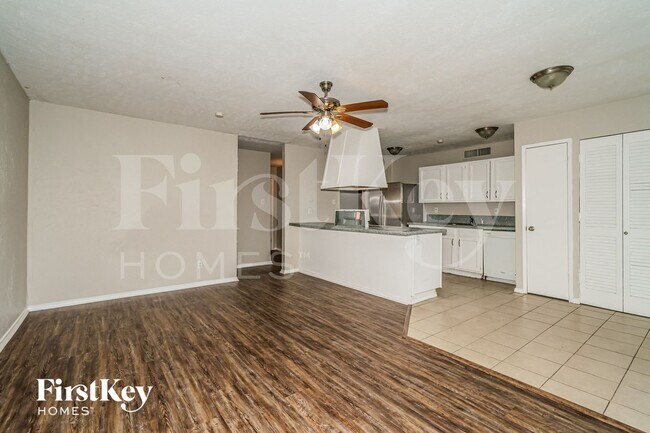 Foto del edificio - 6403 Redwood Ln