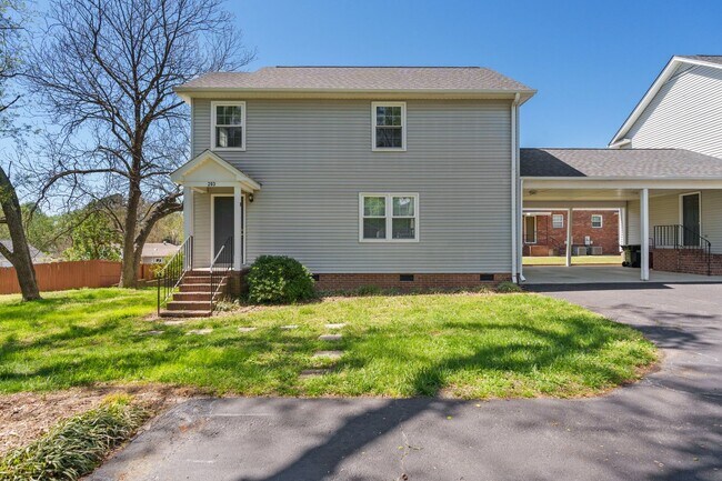 Building Photo - 203B Lancaster Avenue