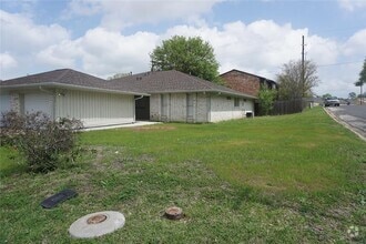 Building Photo - 1911 Normal Park Dr