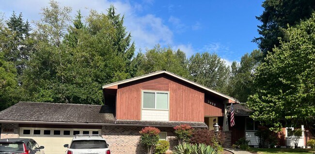 Foto del edificio - Beautiful Custom 3bd 2.5 bath Hardwood in ...