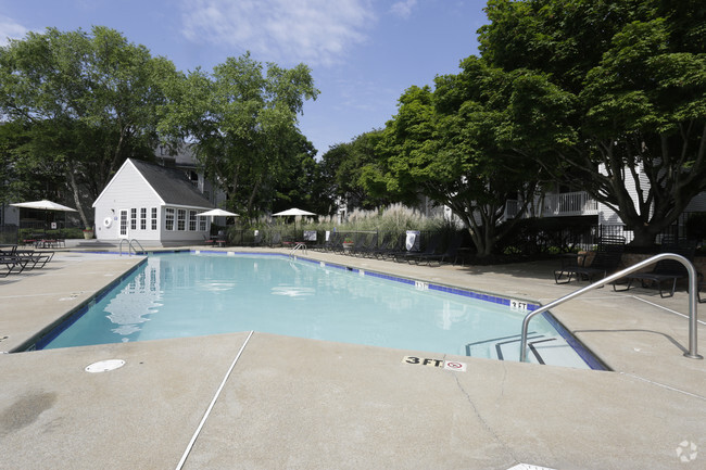 Piscina - Gleneagle Apartments