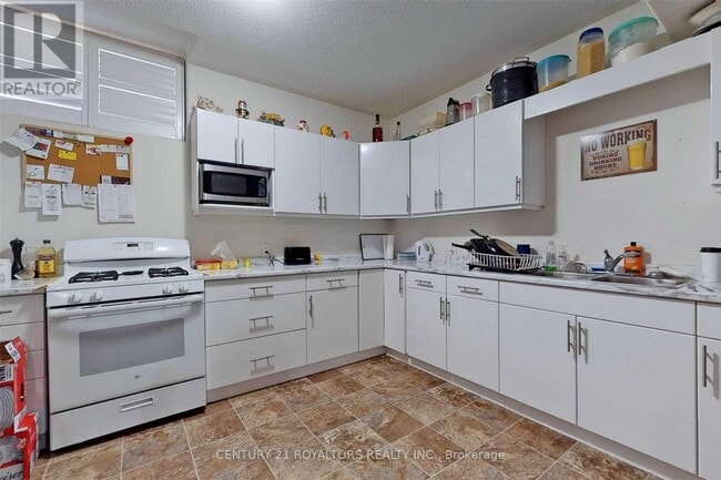 Building Photo - 1572 Cahill Dr