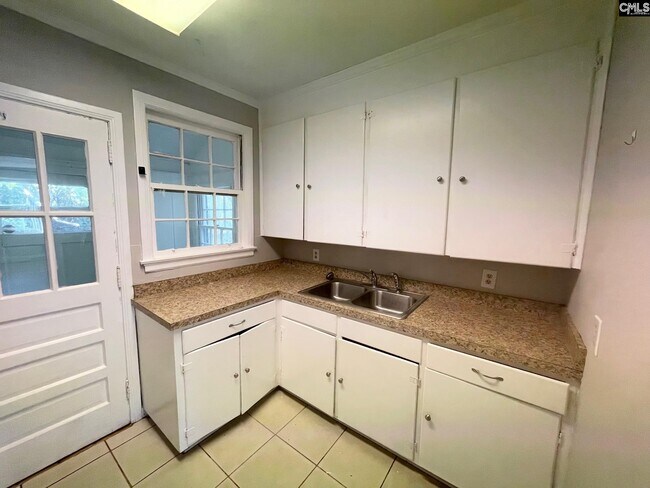 Building Photo - 1521 Woodbine Ct