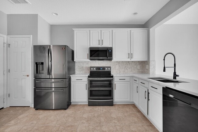 Building Photo - 13371 Stone Pond Dr