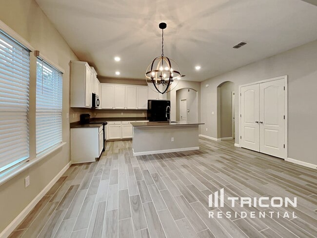 Building Photo - 6858 Hanover Creek Road Jacksonville FL