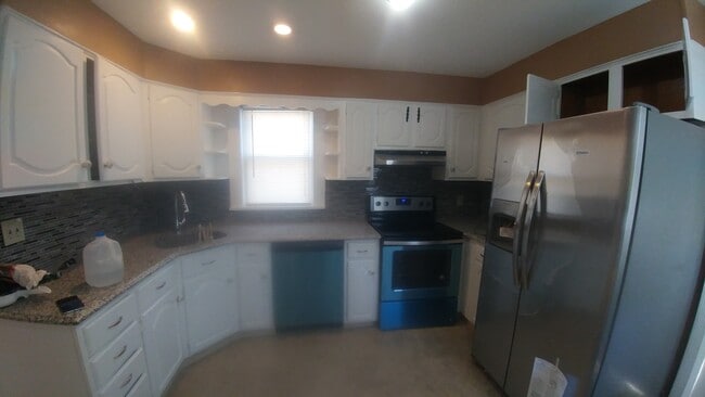 Building Photo - 35 Hillside Ave