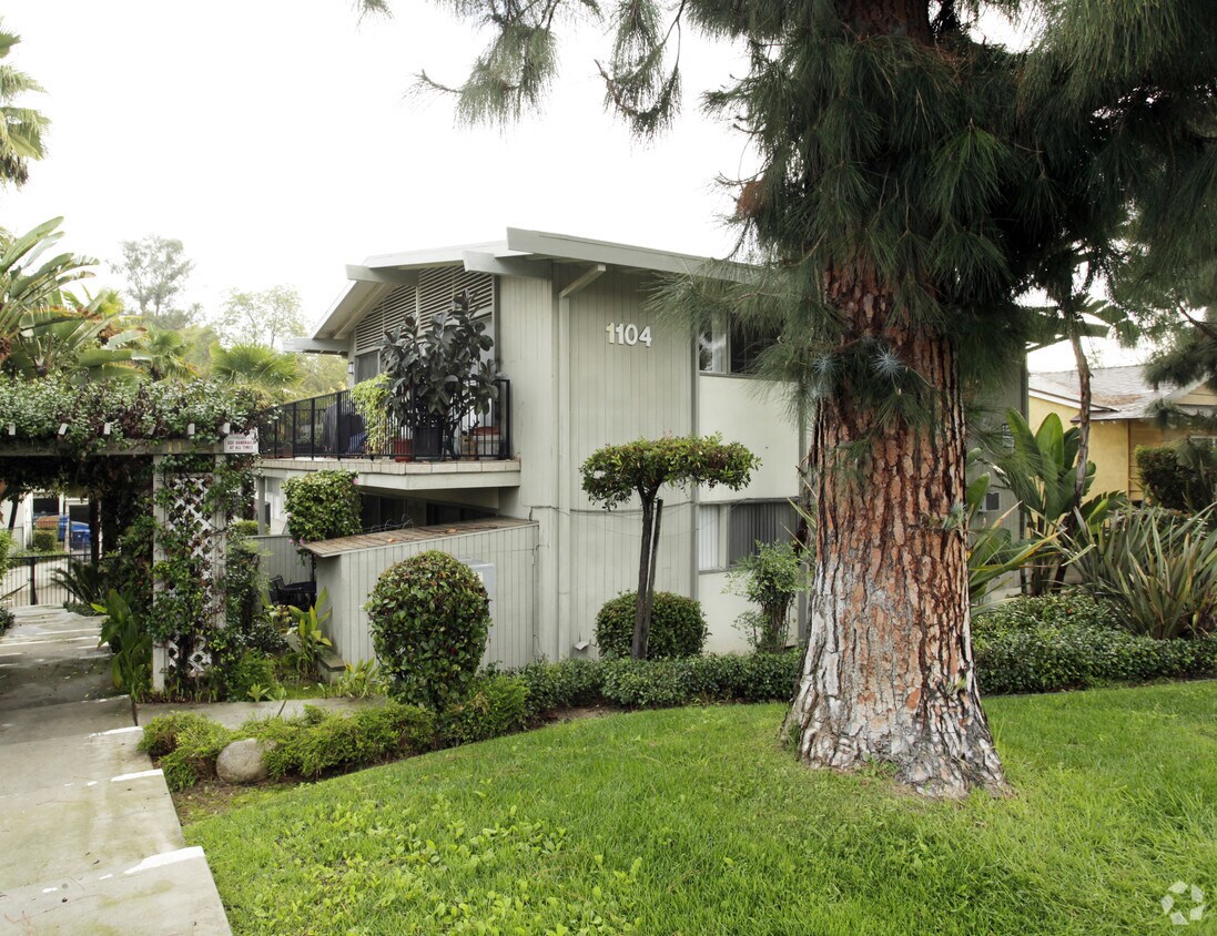 1104 - 1108 Monterey St - Monterey Gardens