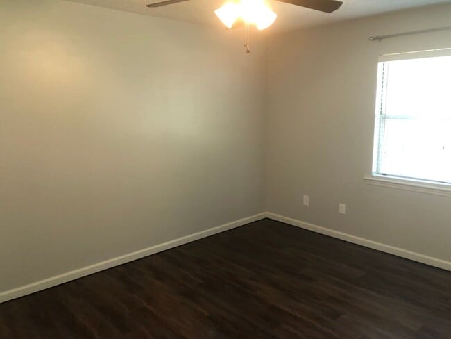 Foto del edificio - 3 bedroom 2 bath near Tiger Town!