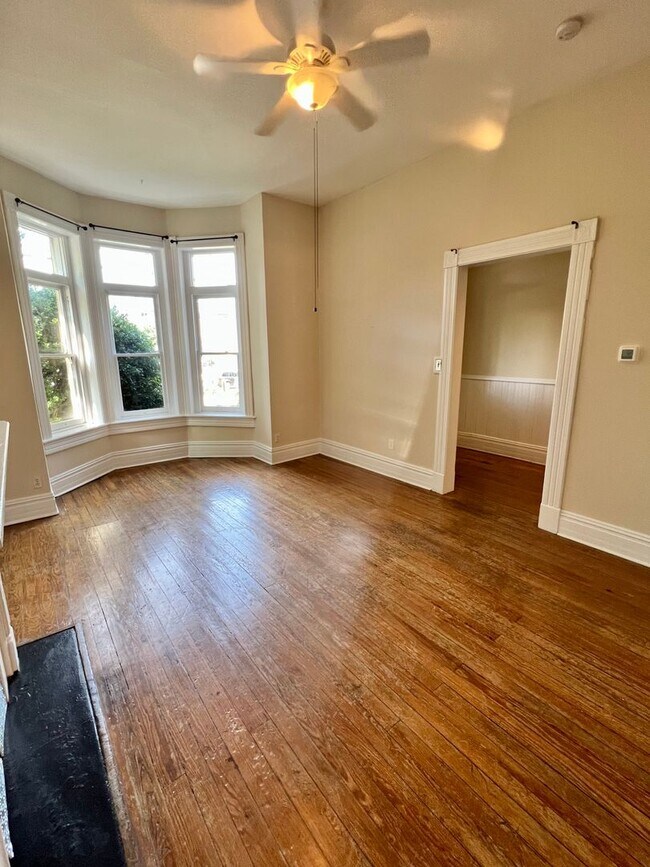 Foto del edificio - 212 W Main St