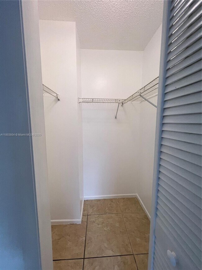 Foto del edificio - 8170 NW 10th St