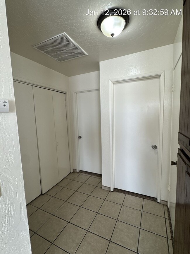 Building Photo - 2954