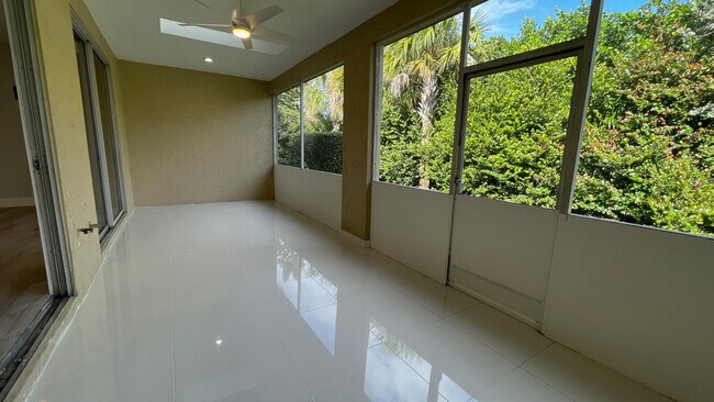 Building Photo - 6775 Via Regina