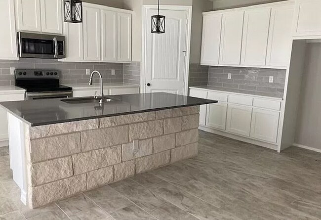 Building Photo - 11119 Cape Primrose