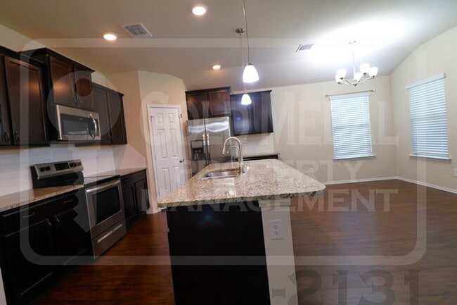 Foto del edificio - Don't Miss Out on This Beauty At 2521 Bargello! - Now Available For Rent!