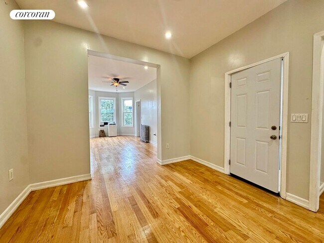 Foto del edificio - 223 Covert St.