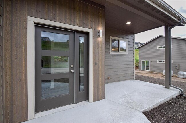 Foto del edificio - New South Hills Duplex Stunner!