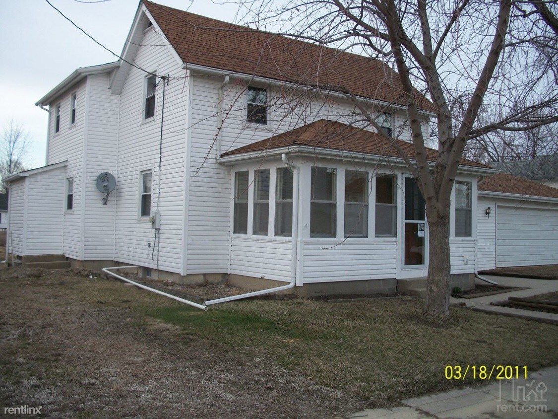 Primary Photo - 240 W North St
