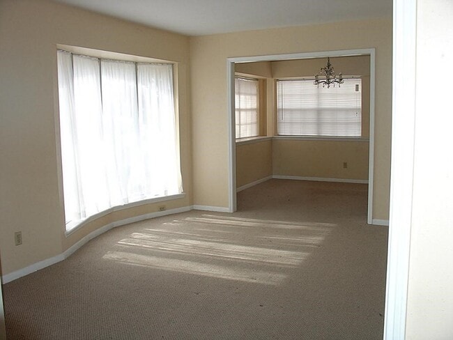 Building Photo - 9026 Petersham Dr