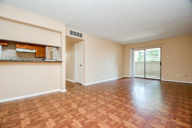 Foto del edificio - 8417 Hearth Dr
