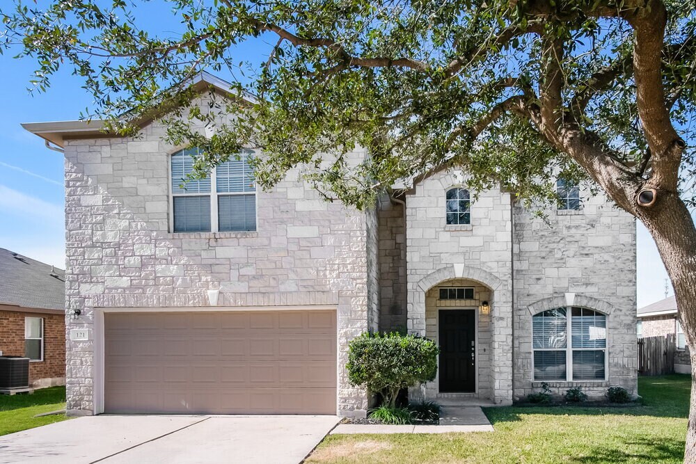 Foto principal - 121 Castle Dr