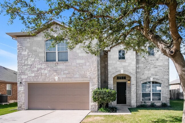 Building Photo - 121 Castle Dr